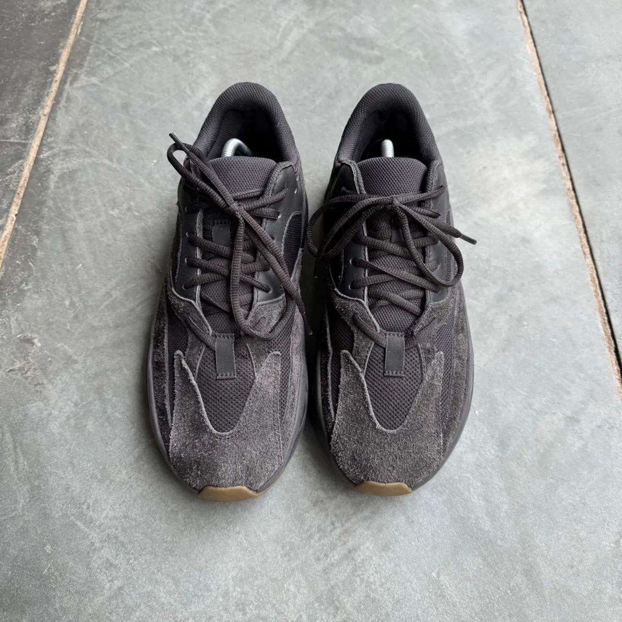 Tênis Adidas Yeezy Boost 700 v1 utility black - Foto 4