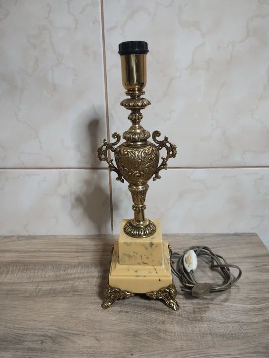 Abajur de Alabastro Rocha Amarelo