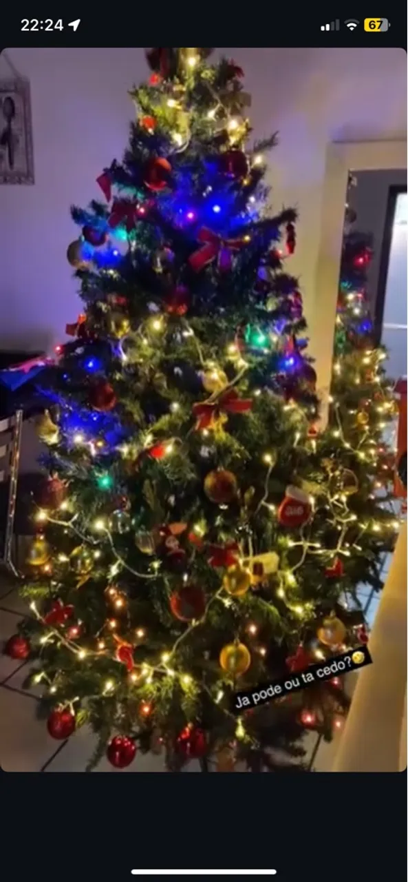 Árvore de Natal com decoração