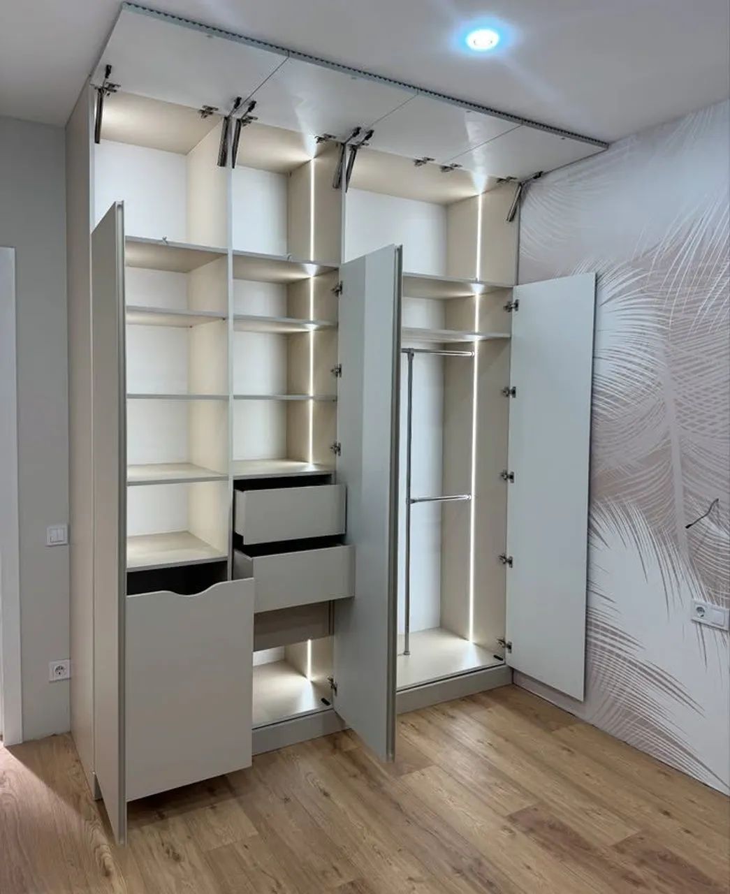 Home Office Completo com Design Moderno e Funcional - Foto 6
