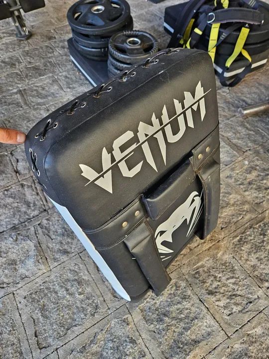 Escudo venum treino ufc mma muay thai - unidade - preto