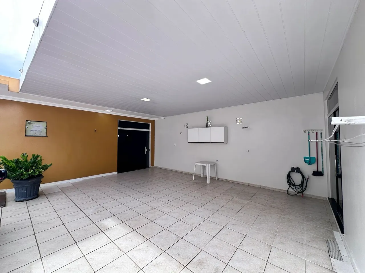 CASA COM 1 suíte sala aberta e cozinha no bairro Santo Agostinho