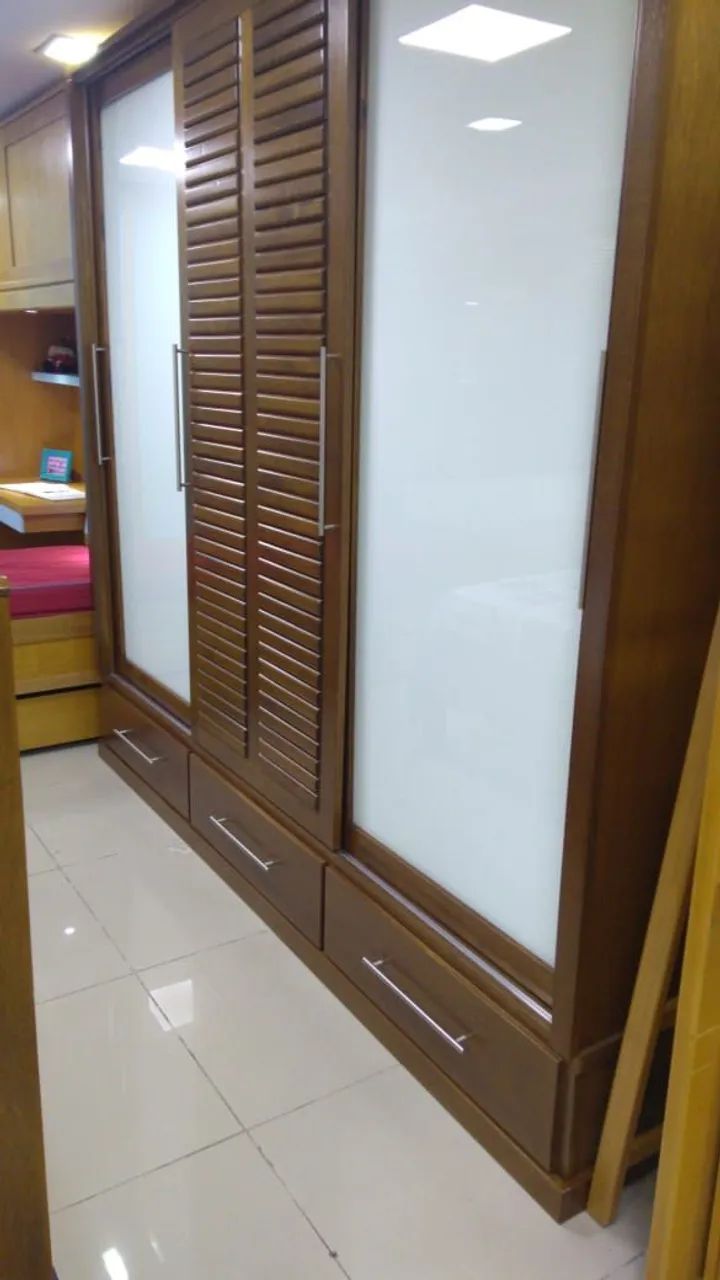 Guarda-roupa de Madeira  - Foto 4