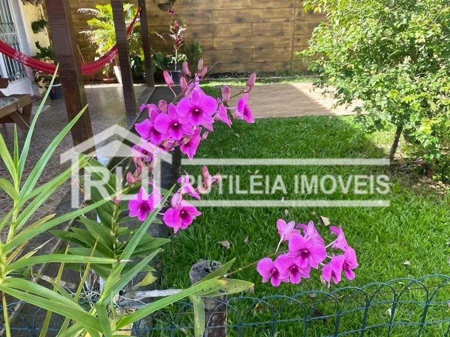 Rutileia Imóveis vende excelente casa c piscina 3 quartos sendo um suíte em Jardim Imperia