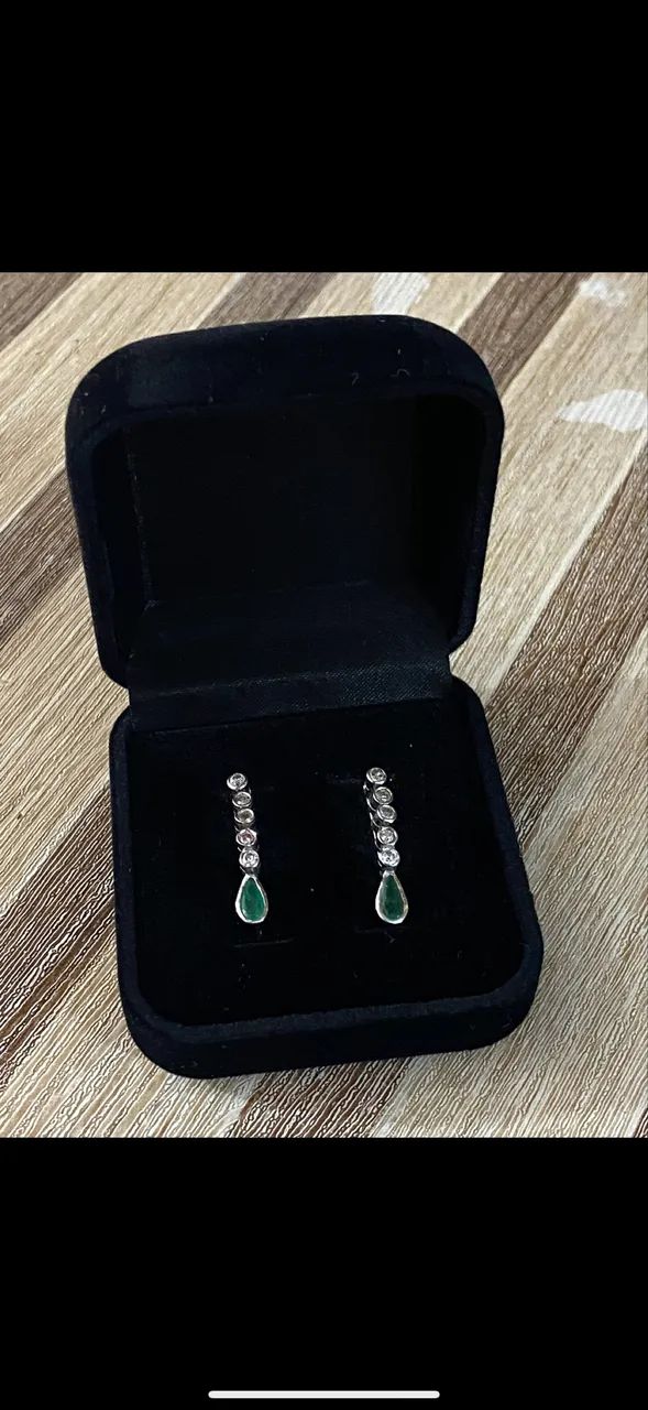 Brinco esmeralda, ouro branco e topázio  - Foto 3