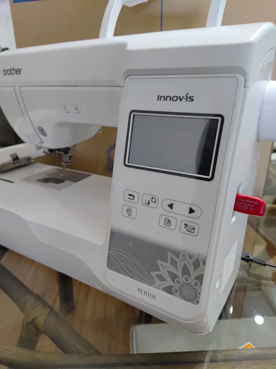 Máquina de Bordar Brother Innov-is PE810L