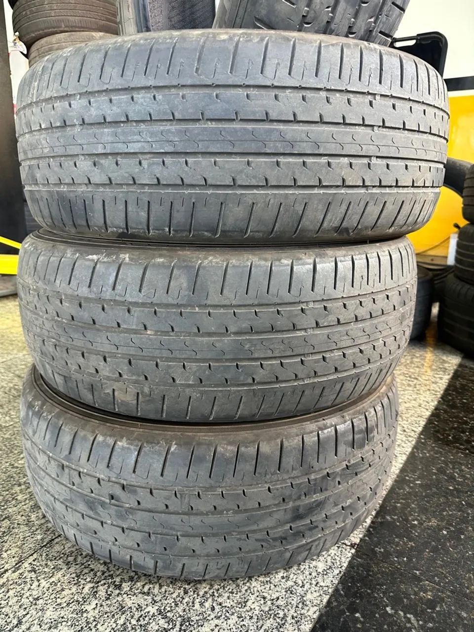 Jogo de Pneu semi novo 235/55 R18  - Foto 2