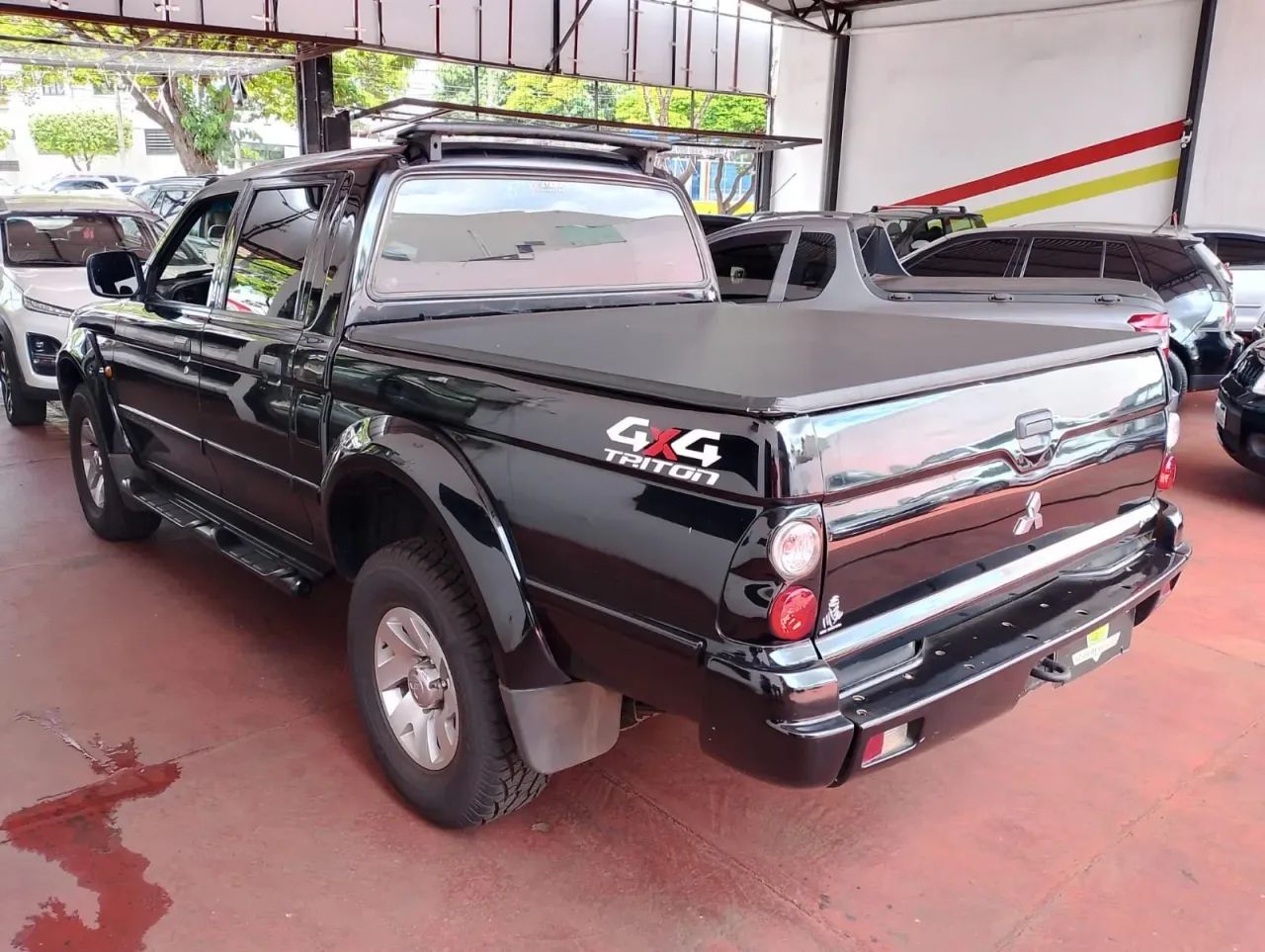 MITSUBISHI L200 2.5 SPORT HPE 4X4 CD 8V TURBO INTERCOOLER DIESEL 4P AUTOMÁTICO PRETO 2005 - Foto 4