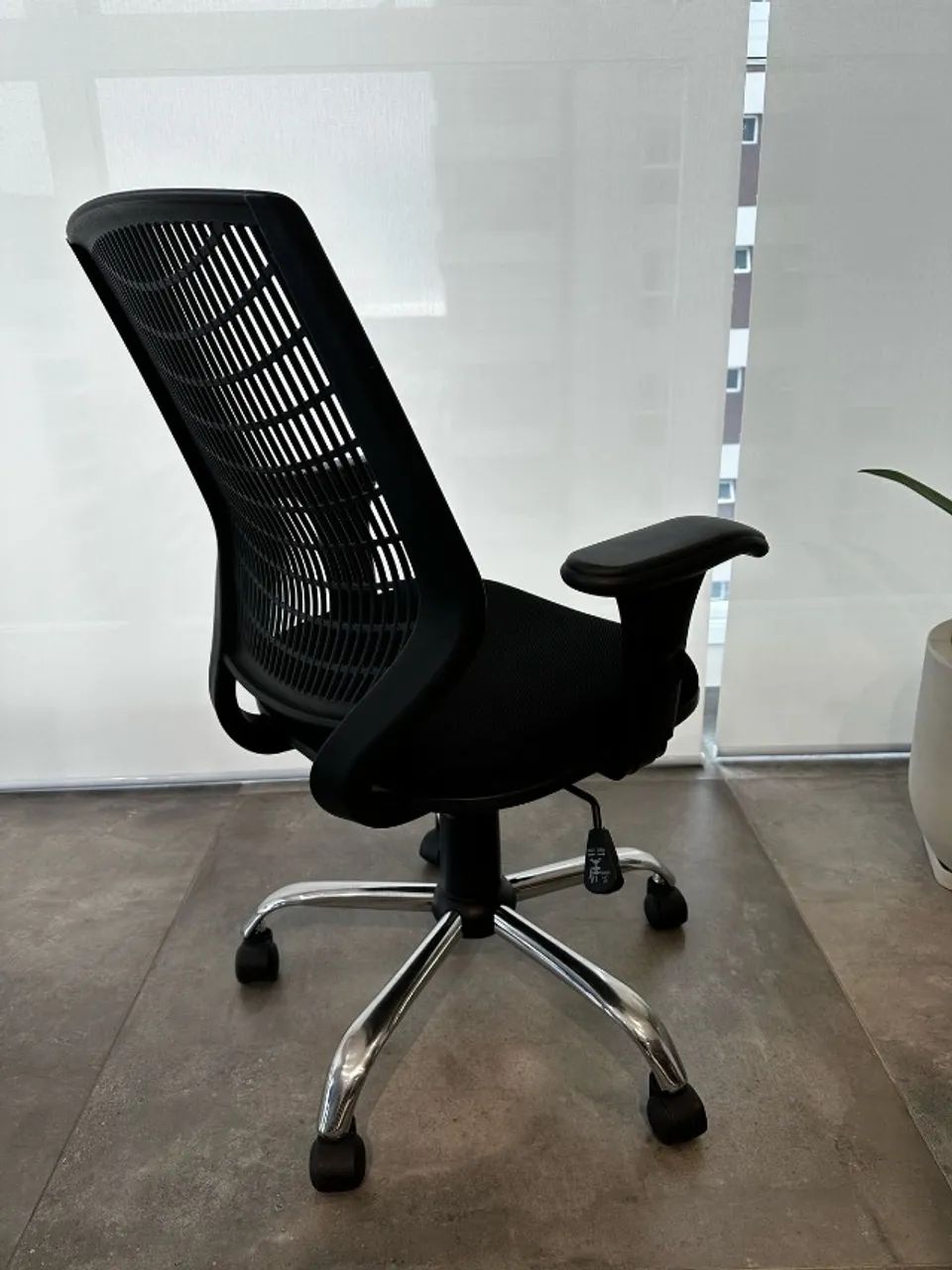 Cadeira de escritório com regulagens - Foto 6