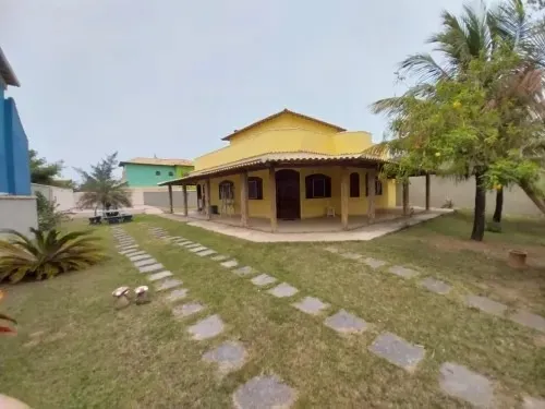 Casa Duplex em Arraial do Cabo com 3 quartos com suíte para Venda  .