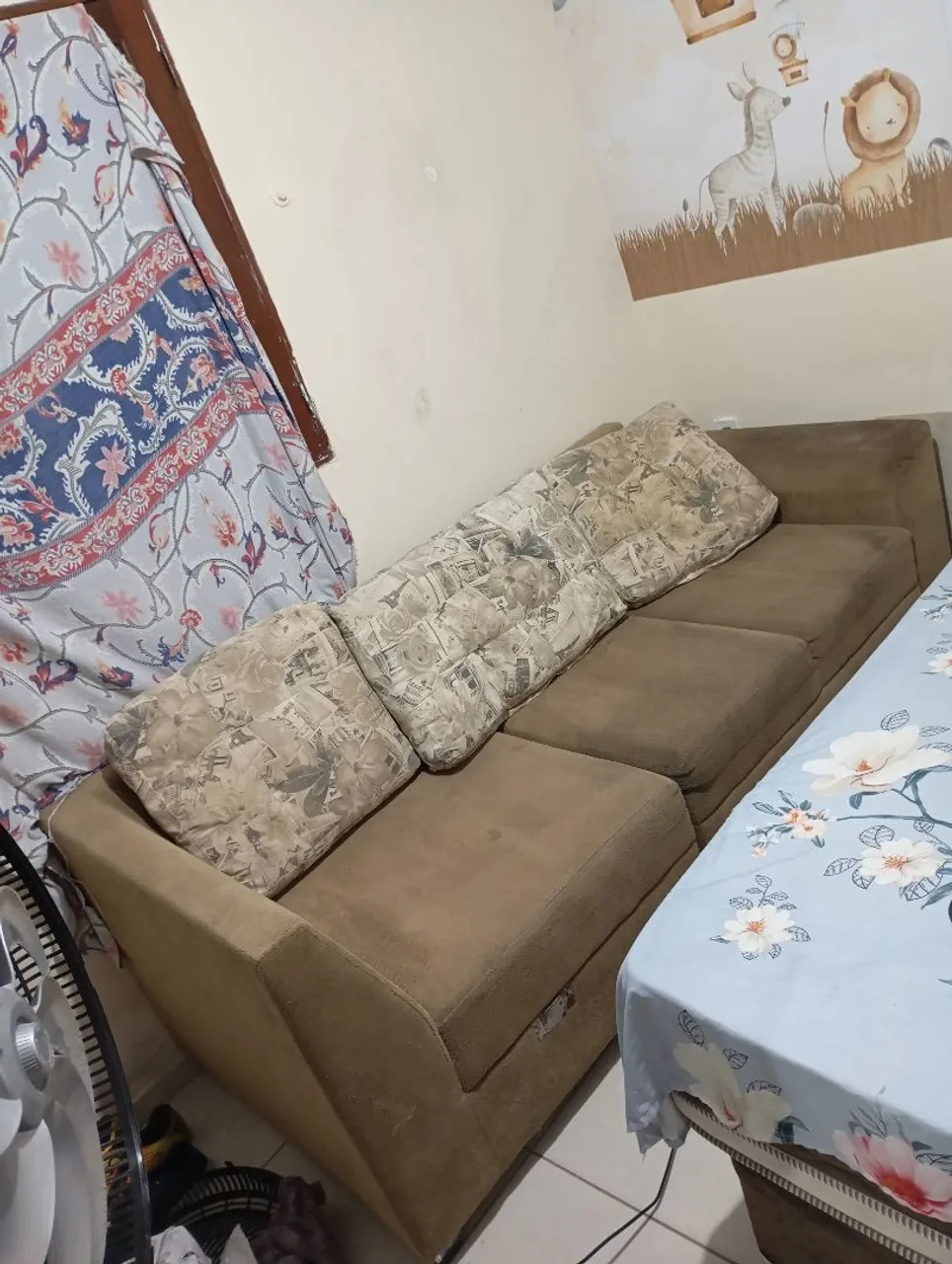Sofá 3 Lugares Marrom com Almofadas