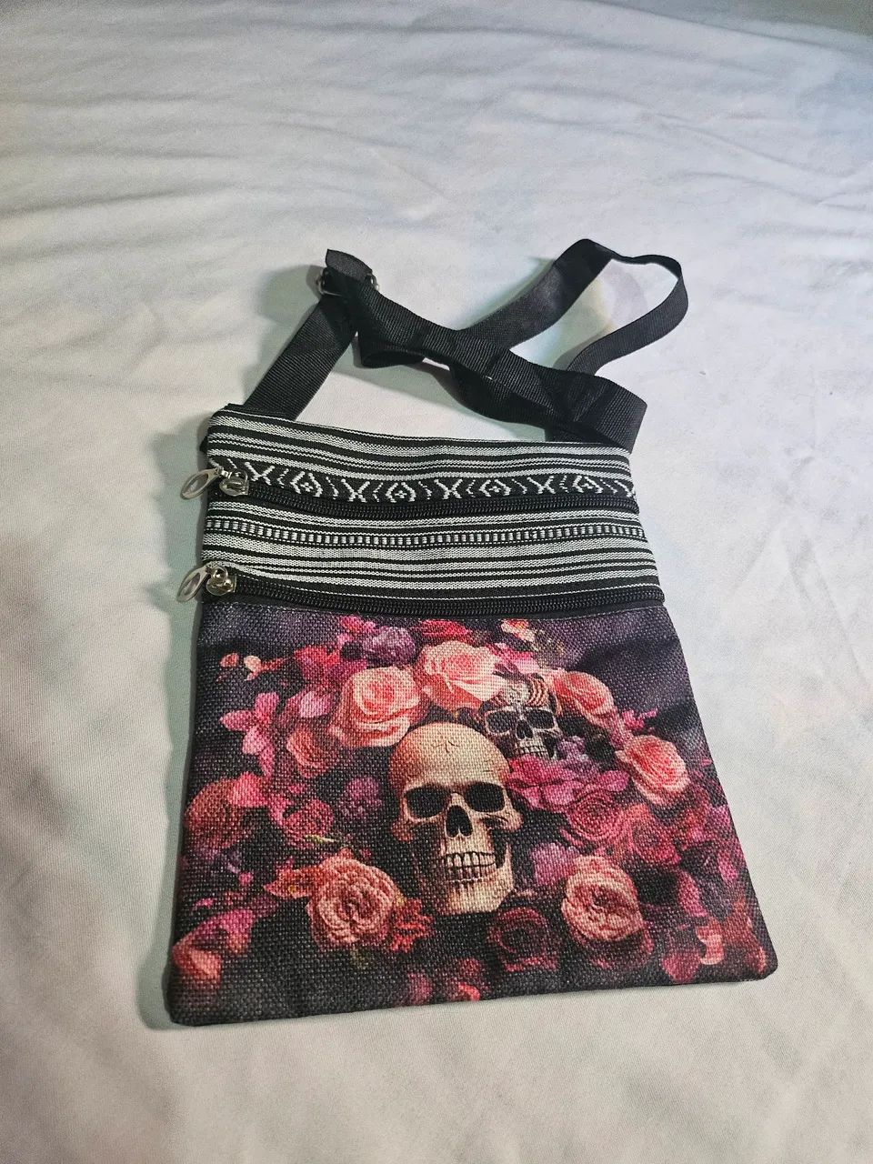 Linda bolsa importada de caveira 