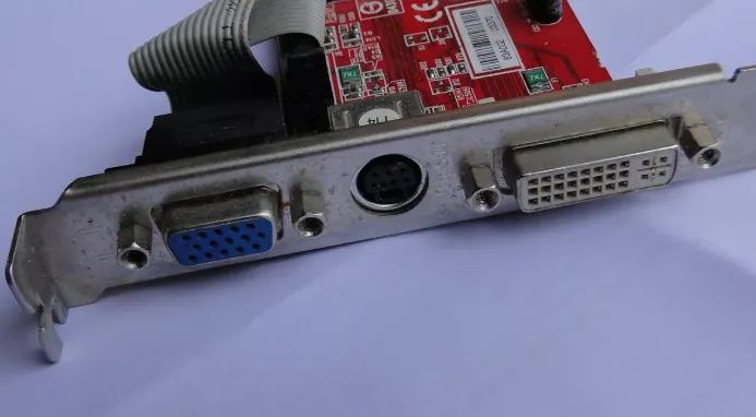 Placa de Vídeo ATI AMD GC-R7000L Gigabyte GCR7000L REV 1.3A 64MB AGP 2X/4X - Foto 2