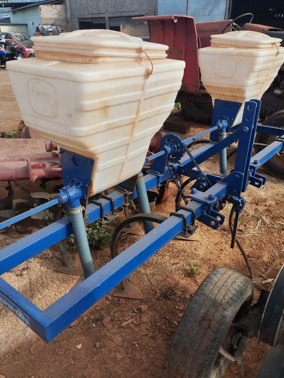 Cultivado com adubado tatú e lâmina traseira