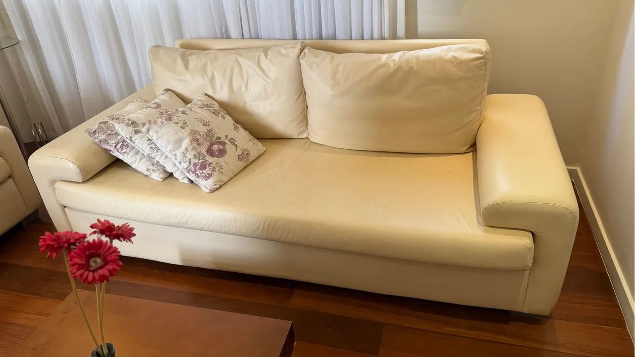 Conjunto de Sofás em Couro Legítimo - 2 e 3 Lugares | Madeira Maciça