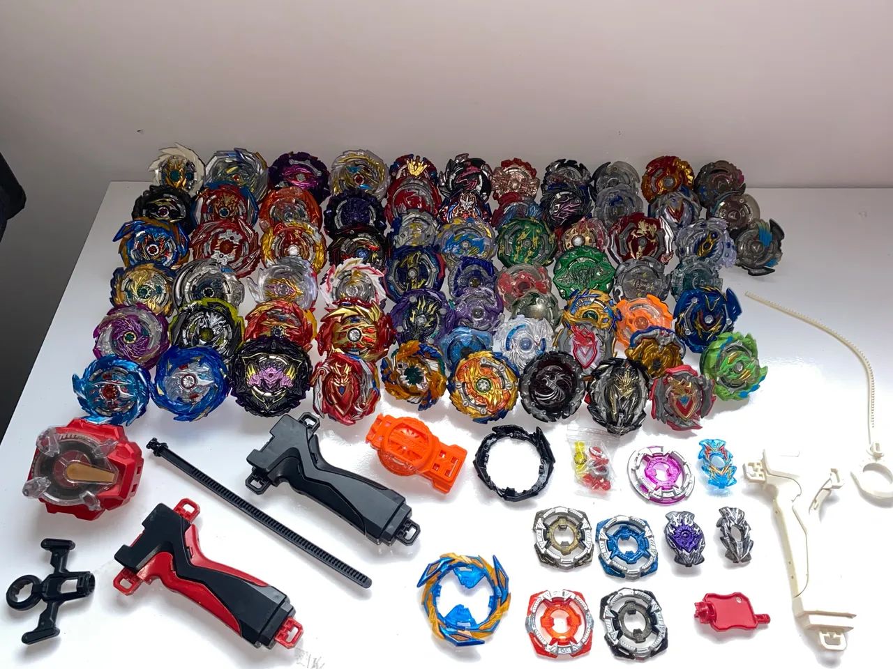 Mega coleção beyblade 