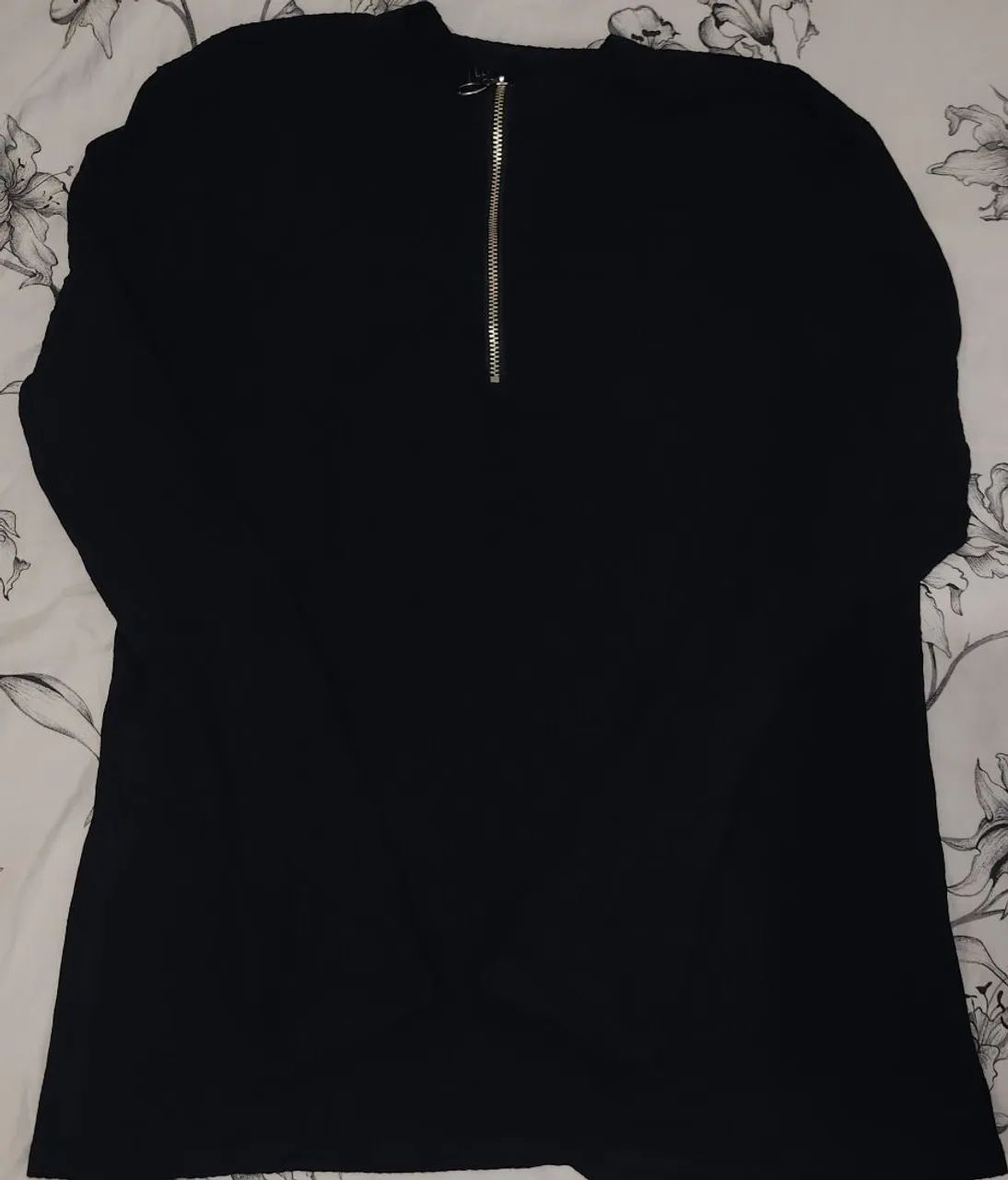 Camiseta de zíper preta