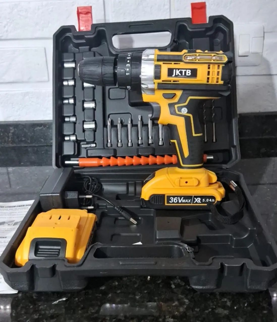 FURADEIRA/PARAFUSADEIRA IMPACTO 2 BATERIAS 36V - Foto 5