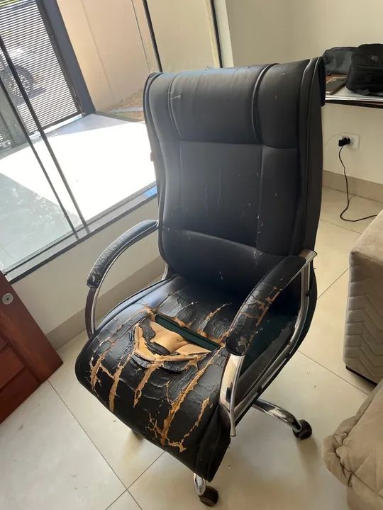 Cadeira de Escritório Giratória com Rodas