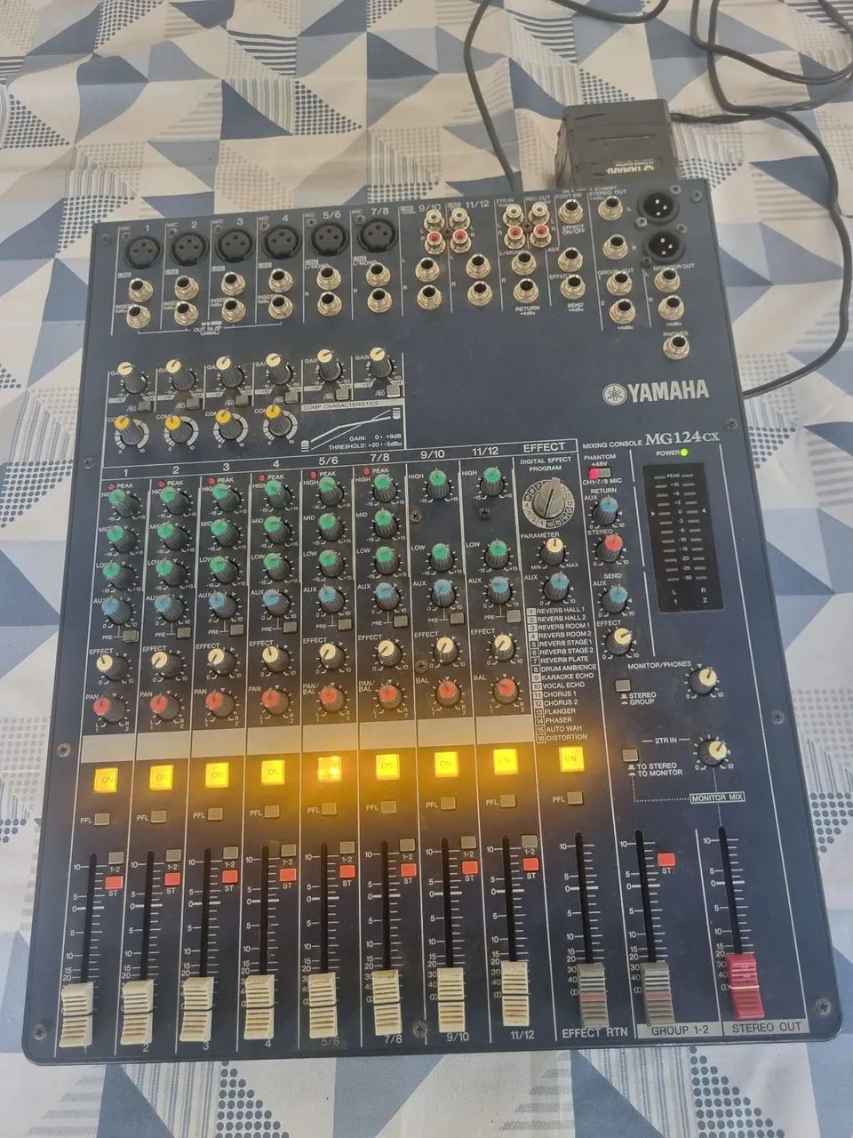 Mesa de Som Yamaha MG124CX