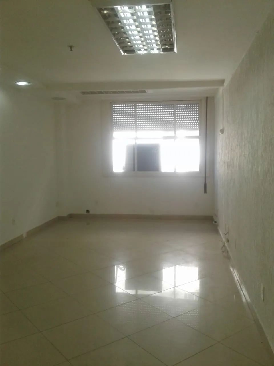 CONJUNTO DE SALAS COM 90M² PRÓXIMO AO TJ NO CENTRO DO RIO