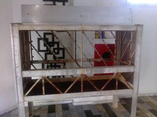 CHURRASQUEIRA A CARVÃO 40 ESPETOS