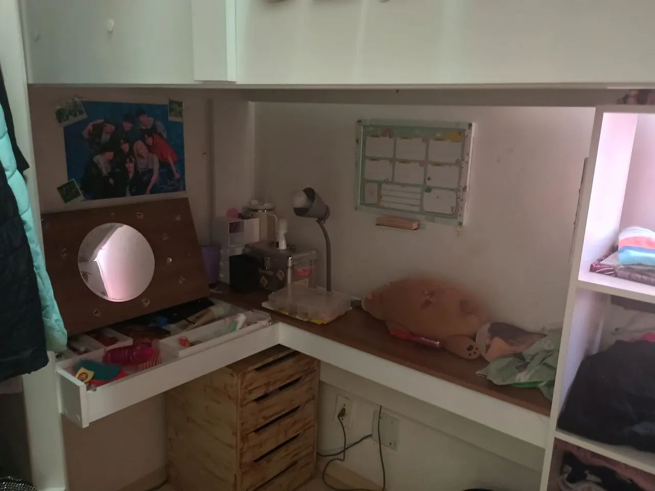 Cama Alta Funcional com armário 