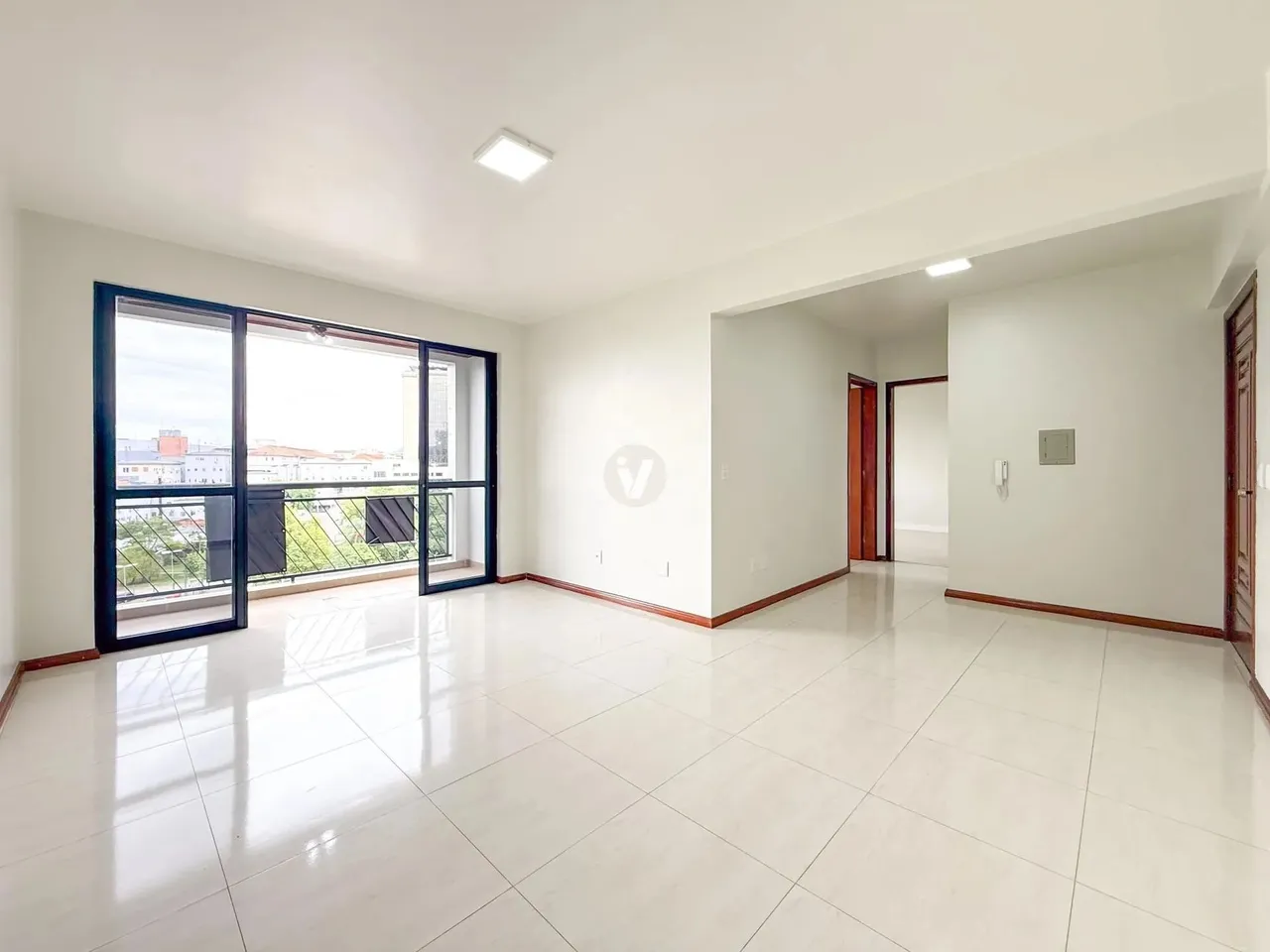 Apartamento 2 dormitórios com sacada - Av N. Sra da Medianeira