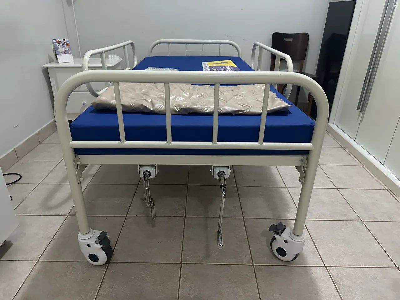 Cama hospitalar pouquíssimo uso