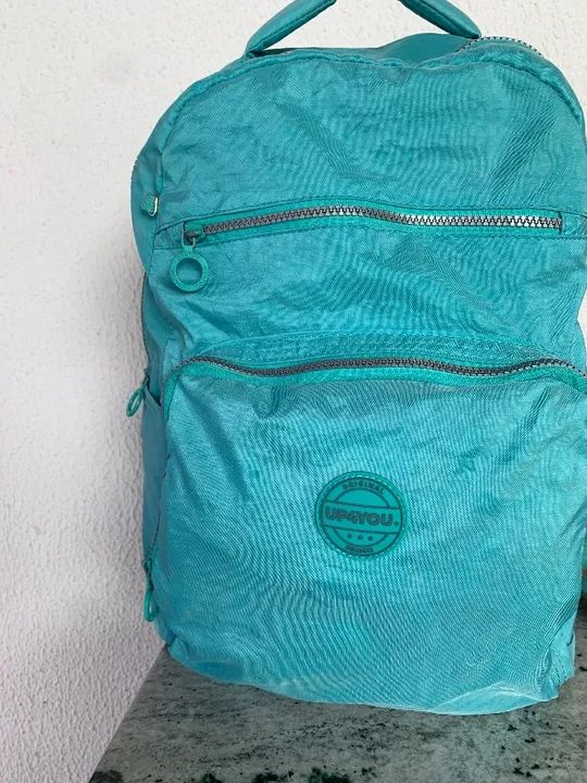 Linda Mochila escolar e estojo 3 divisorias verde em ótimo estado. - Foto 3