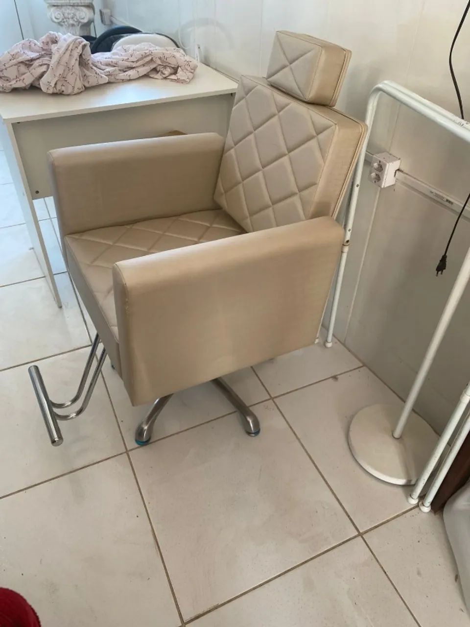 Cadeira Evidence Barbeiro Cabeleireiro Fixa com Base Giratória:bege Bege - Foto 3