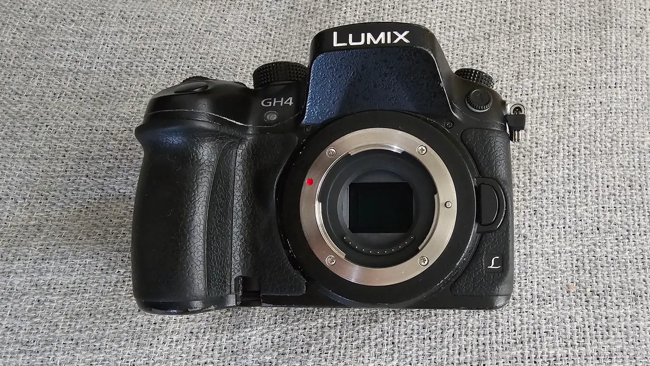 Panasonic　gh4 Panasonic Câmera sem espelho LUMIX GH4 Body 4K, 16 megapixels, LCD
