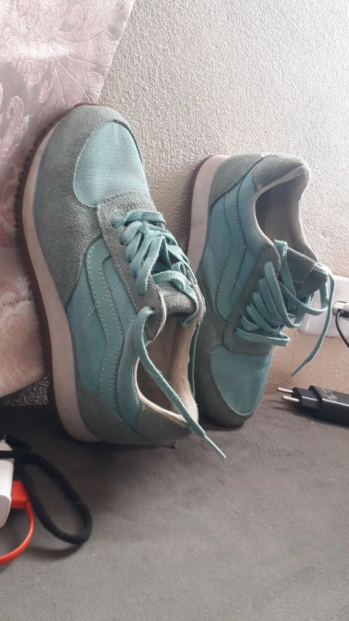 Tênis Azul Claro