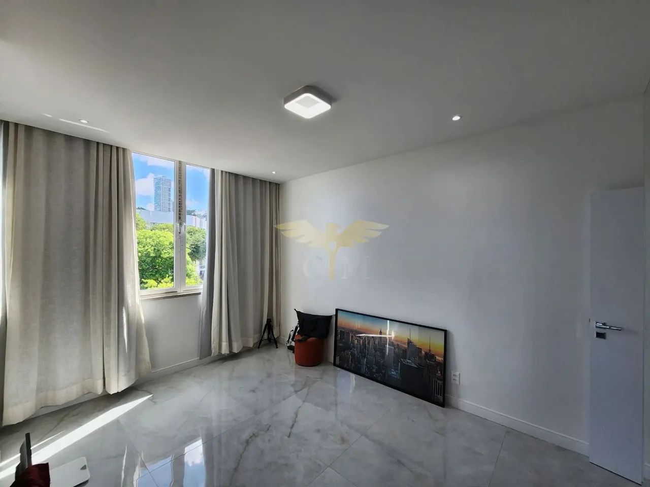 Cobertura Com 2 Quartos Em 300M² No Porto Da Barra. 1M7SKHF