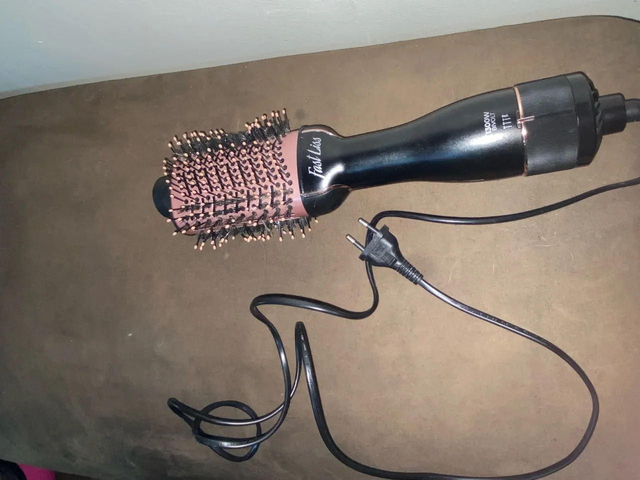 Escova Modeladora Fast Liss 1300W Bivolt