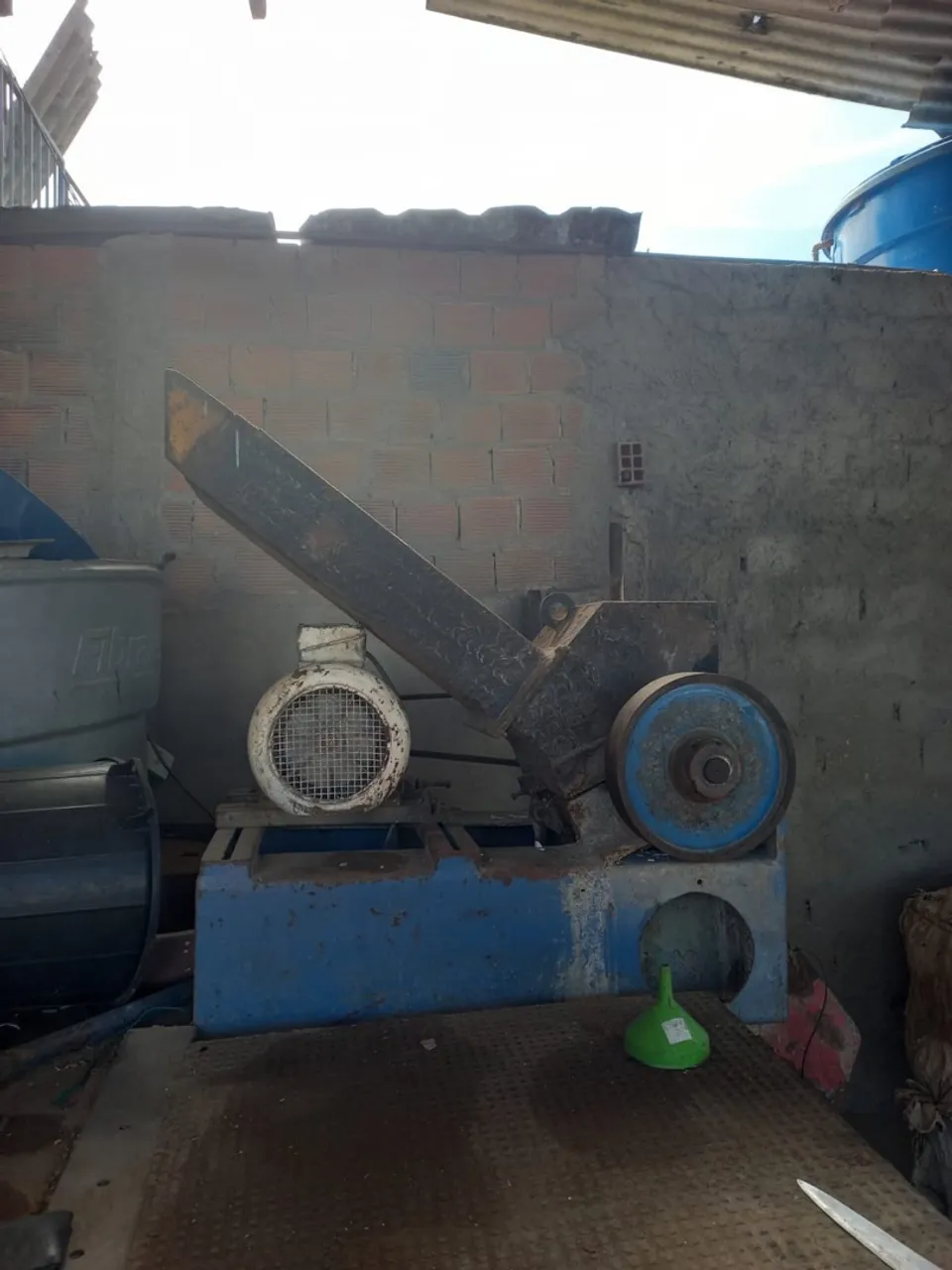 Vende-se triturador de qualquer material de interesse