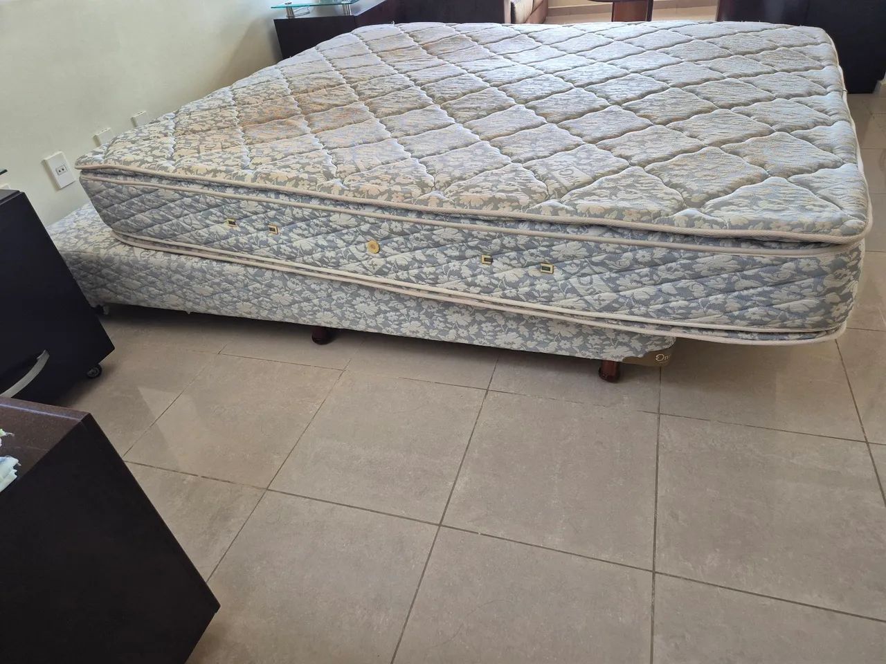 Conjunto Cama Box King Size Ônix Versailles usado - Foto 4