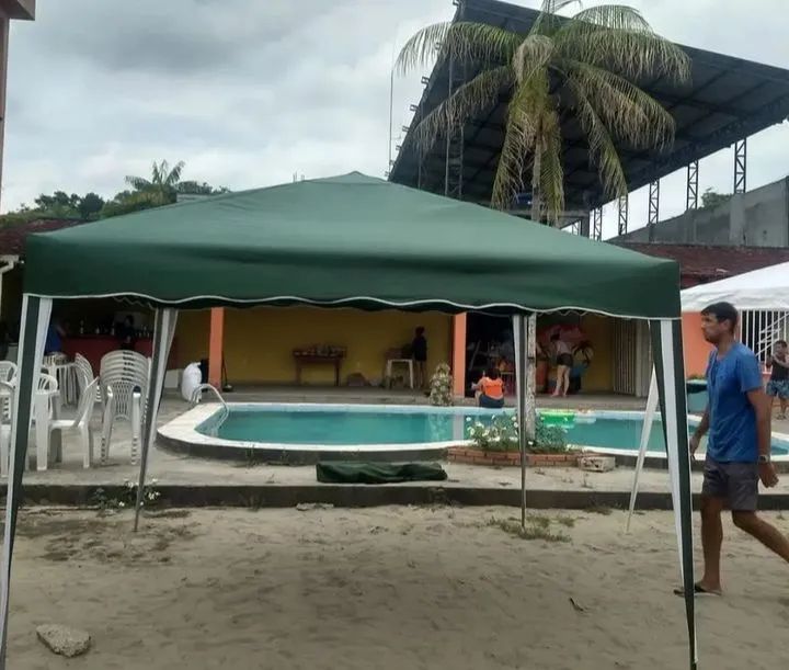 TENDAS BRANCAS E VERDES 