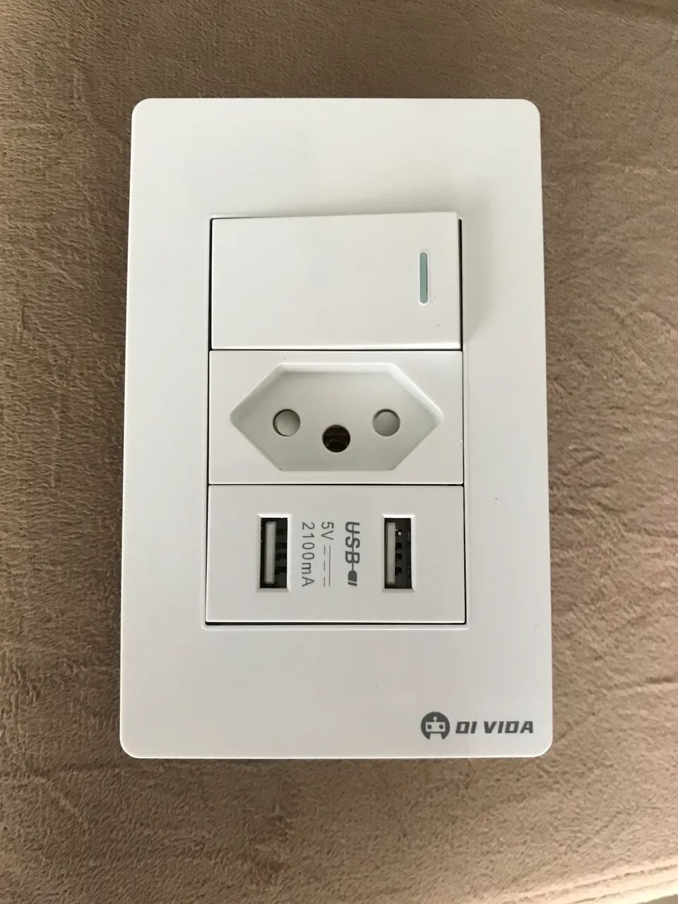 Caixa tomada USB interruptor