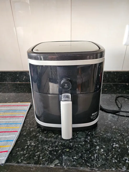 Fritadeira Air Fryer Philco PFR16P Gourmet Black Plus 1900W