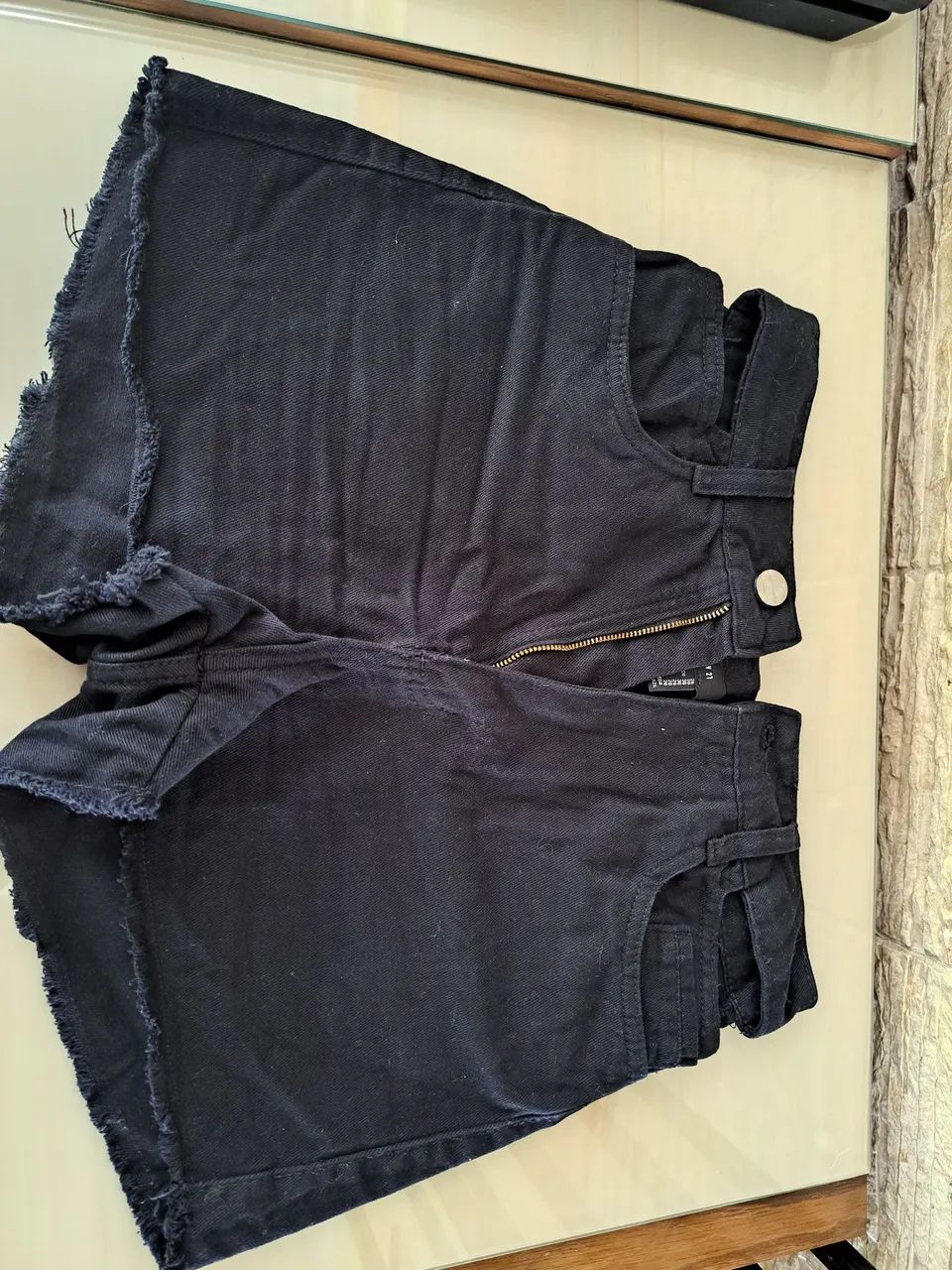 Shorts Jeans Destroyed Preto - Moderno e estiloso!
