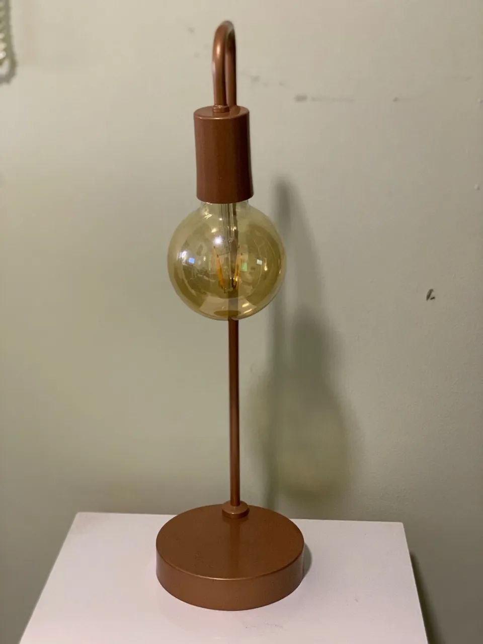 Conjunto de luminárias estilo industrial com lâmpadas Edison 