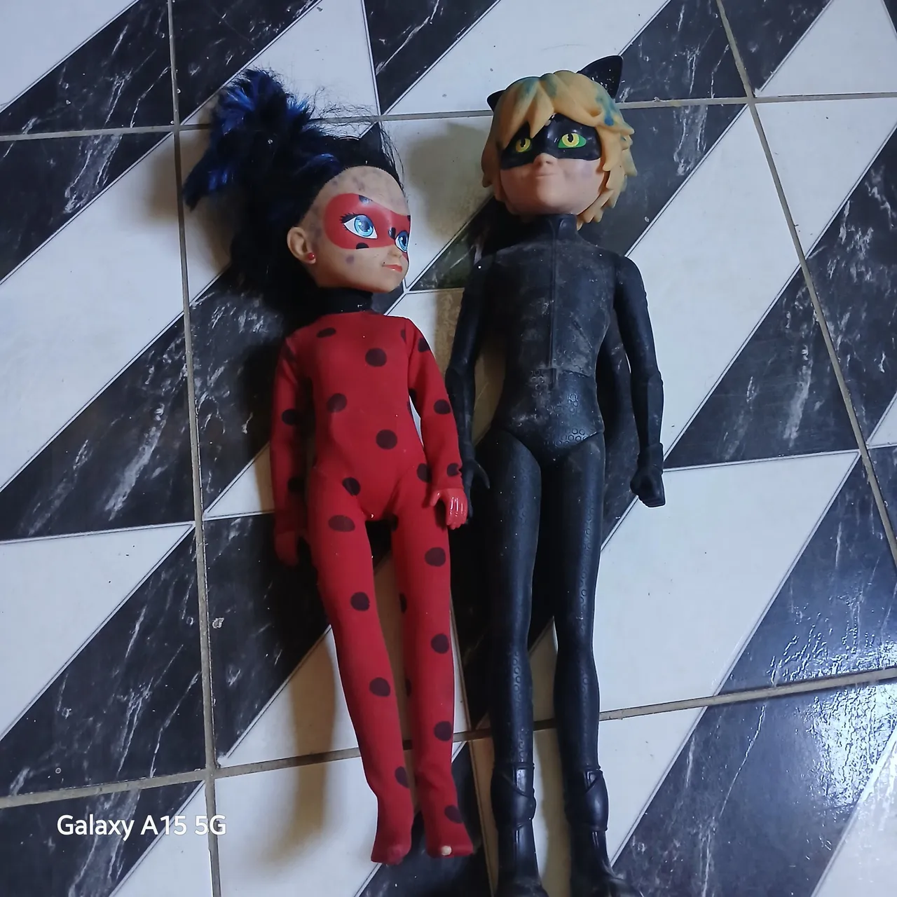 Bonecos Miraculous Ladybug e Cat Noir