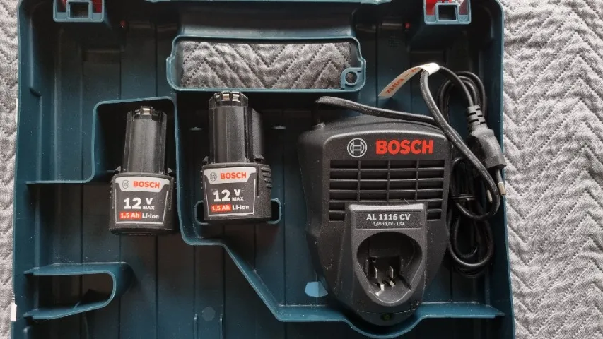 2 Baterias Bosch 12v 1.5 Ah + Carregador + Caixa GSB 1200