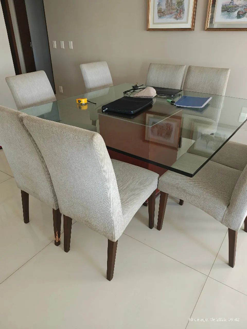 mesa de jantar de vidro quadrada 0,50m x 0,50m com base de mad  revest couro e 8 cadeirass - Foto 3