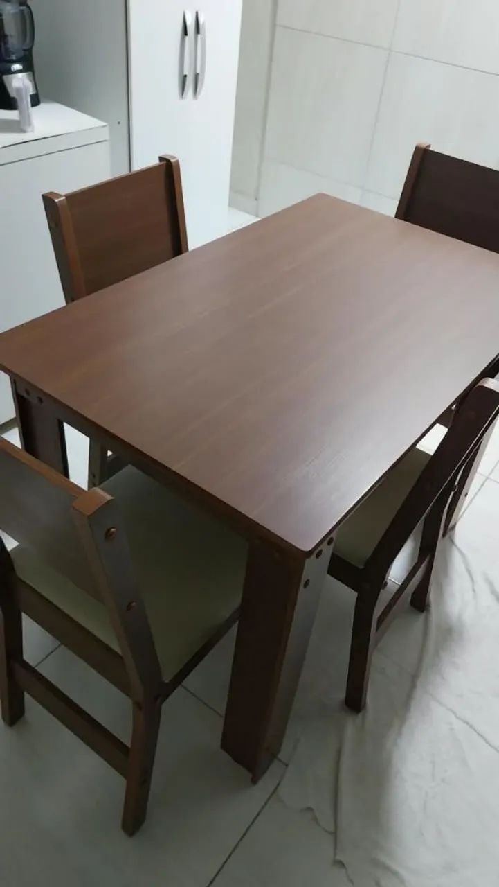 Mesa 4 cadeiras 