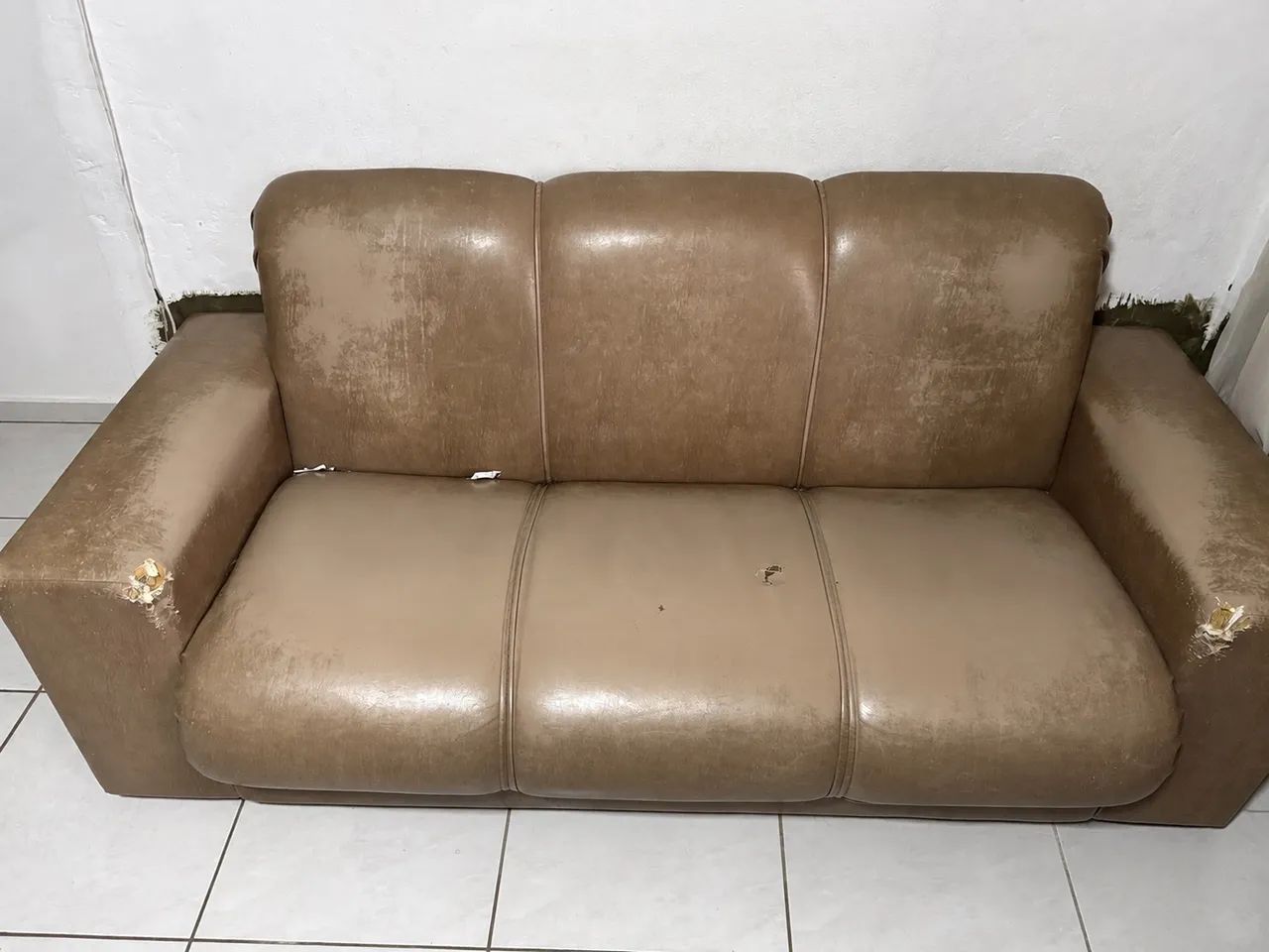 VENDO SOFÁ DE COURO 3 lugares