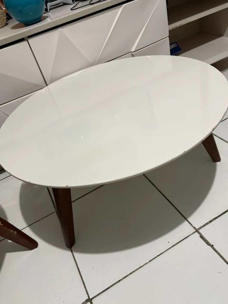 Kit 2 Mesas de Centro Redondas Brancas com Pés de Madeira - Foto 4