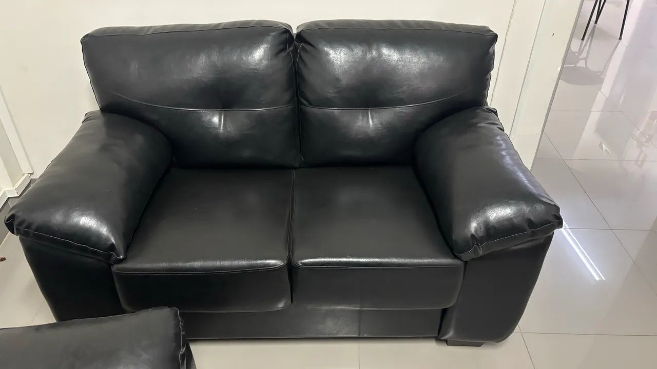 Sofá de 2 lugares preto - Foto 2