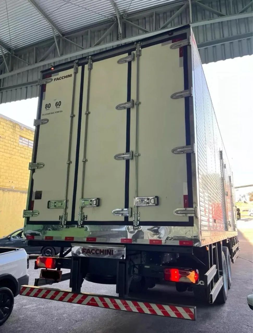 Scania P-310  Baú Refrigerado 2016 - Foto 4